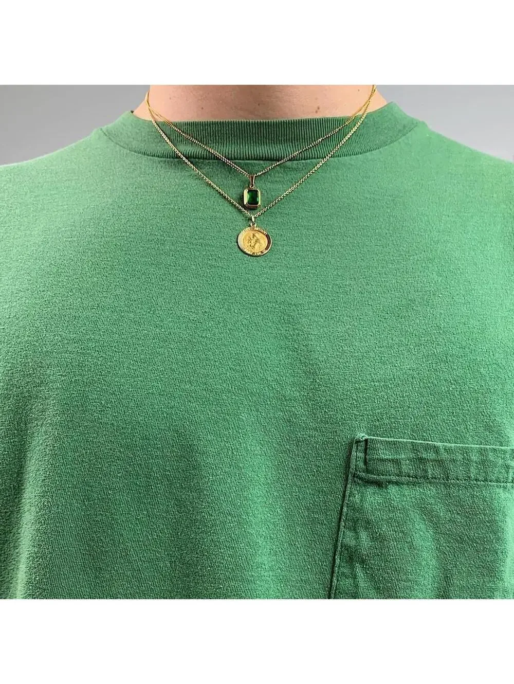 Classy Gold Chain Green jewel pendant necklace. Chain is unisex. 18 inches